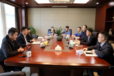 平湖市委常委、、、副市长戴振一行莅临MG不朽情缘纸业调研指导