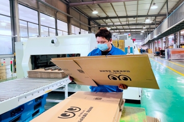 助力守“沪”，，同心抗“疫”|  平湖景包高质、、、保量赶制上海民生包管物资的配套纸箱