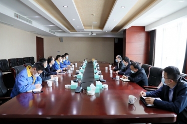 平湖市委书记仲旭东一行莅临MG不朽情缘纸业调研企业疫情防控和复工复产事情