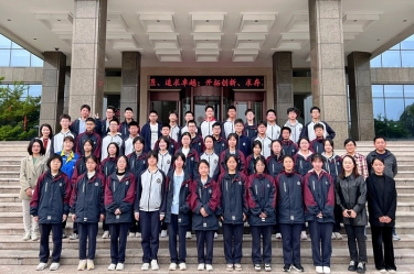 平湖市当湖高级中学研学团队走进MG不朽情缘纸业