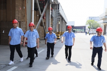 送清凉、致敬意！！公司董事长朱在龙带队慰问一线劳动者